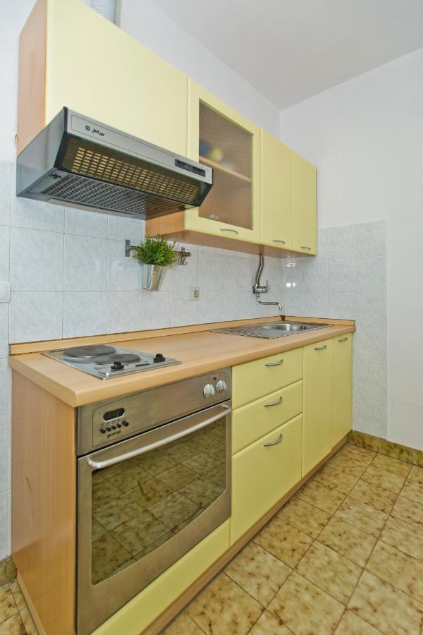 Tota Glamur Jelsa (Hvar)
